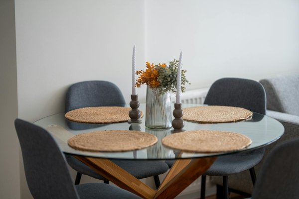 Explorez des idées éclairantes : optimisez l"éclairage solaire pour sublimer votre jardin à l"ombre !