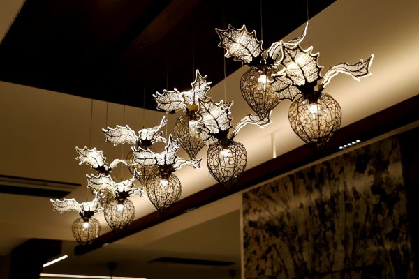 Lustre noir pour salon : guide pour une ambiance élégante