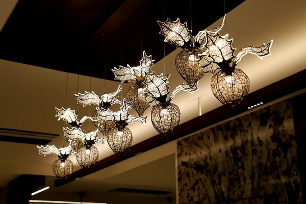 Lustre noir pour salon : guide pour une ambiance élégante